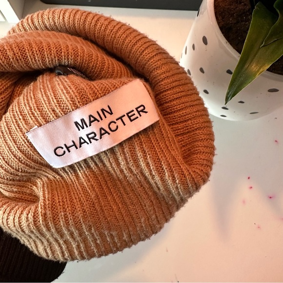 Aritzia beanie - Picture 2 of 2